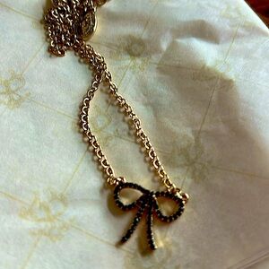 🎀NWTBrooksBrotherBeautiful& Dainty SapphireLike ow Necklace.NonTarnish+Gift box